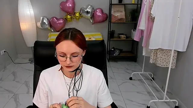 Alice Reid  online show from May 30, 1:52 pm