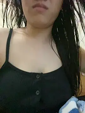 Snapshot of Mon_04 chatting on August 1, 11:31 am Mon 04 online show from August 1, 11:31 am