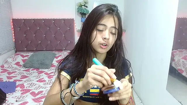 sofiacumgil online show from July 7, 12:53 pm