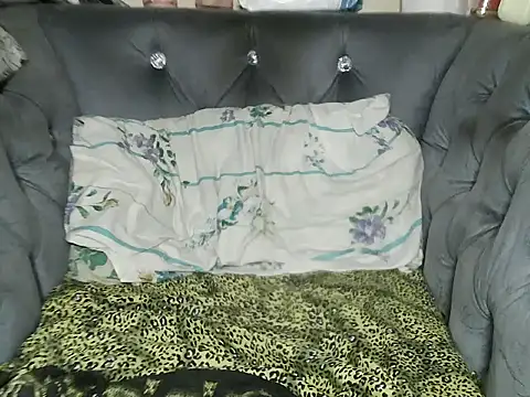 Snapshot of Silky_aura chatting on July 3, 12:33 pm Silky aura online show from July 3, 12:33 pm