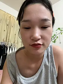 yi01 online show from June 2, 5:48 pm