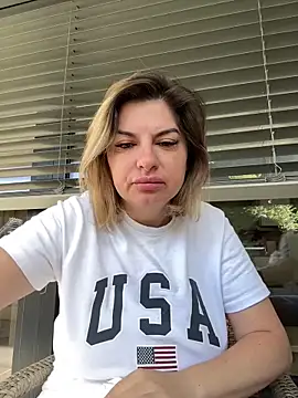 Snapshot of evaxxxcurvyxxx chatting on June 18, 6:46 am evaxxxcurvyxxx online show from June 18, 6:46 am