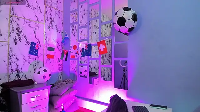 Bell Rose online show from July 4, 2:56 pm
