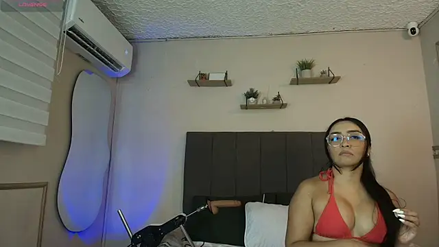 Snapshot of Moly_Juicy chatting on July 10, 7:38 pm Moly Juicy online show from July 10, 7:38 pm
