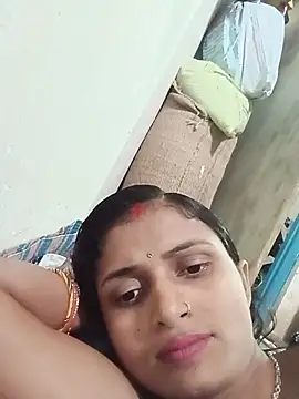 Snapshot of priya_970 chatting on May 29, 8:45 am priya 970 online show from May 29, 8:45 am