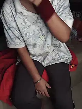 Snapshot of love_kaur chatting on May 29, 4:32 am love kaur online show from May 29, 4:32 am