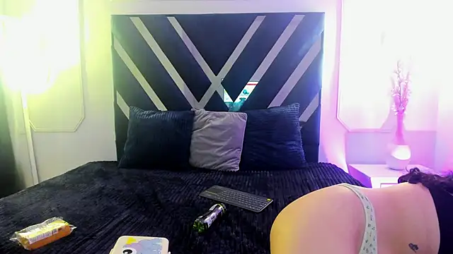 Snapshot of Miiarouse__ chatting on June 11, 4:21 am Miiarouse online show from June 11, 4:21 am