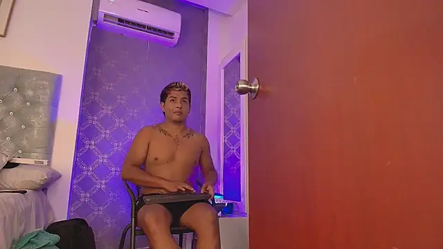 Snapshot of Joel_carterr chatting on July 11, 4:26 am Joel carterr online show from July 11, 4:26 am