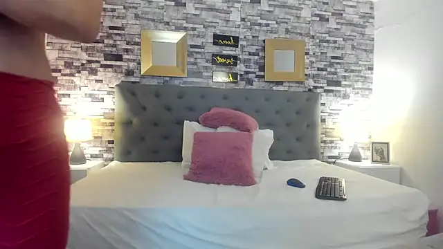 Snapshot of Yeseniaa_25 chatting on July 15, 12:10 pm Yeseniaa 25 online show from July 15, 12:10 pm