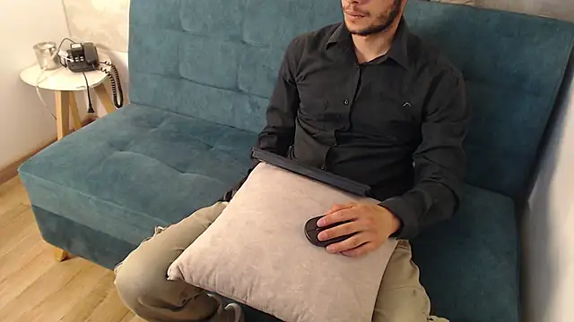 Snapshot of kreyiko_ chatting on May 29, 7:12 pm kreyiko online show from May 29, 7:12 pm
