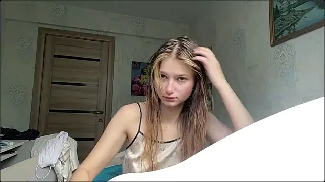Snapshot of HeIen_cute chatting on July 7, 6:16 am HeIen cute online show from July 7, 6:16 am