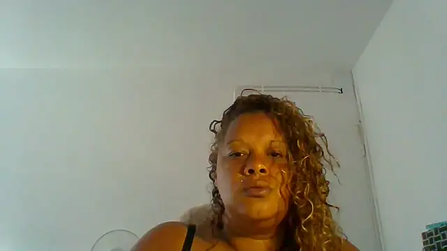 Snapshot of DOMINATRICESANDRA chatting on June 1, 7:54 am DOMINATRICESANDRA online show from June 1, 7:54 am