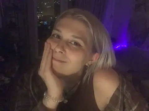 Ella Bloom online show from May 29, 6:17 pm