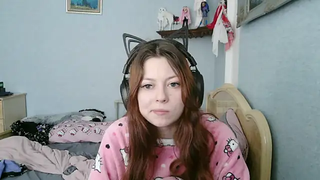 Snapshot of AlessiaViolet chatting on July 1, 9:33 am AlessiaViolet online show from July 1, 9:33 am
