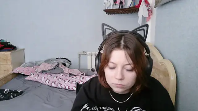 Snapshot of AlessiaViolet chatting on July 3, 9:05 am AlessiaViolet online show from July 3, 9:05 am
