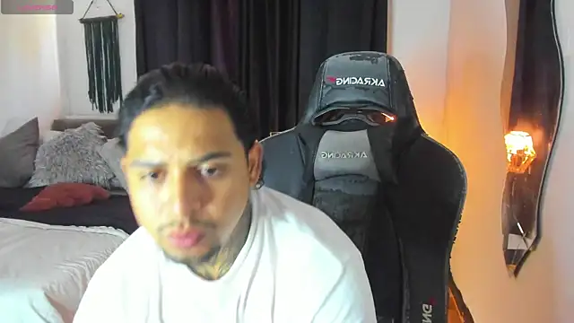 Snapshot of alejo_mujica chatting on July 17, 5:18 pm alejo mujica online show from July 17, 5:18 pm