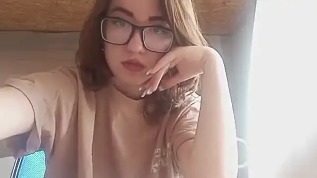 Snapshot of OliviaMoment chatting on June 14, 9:11 am OliviaMoment online show from June 14, 9:11 am