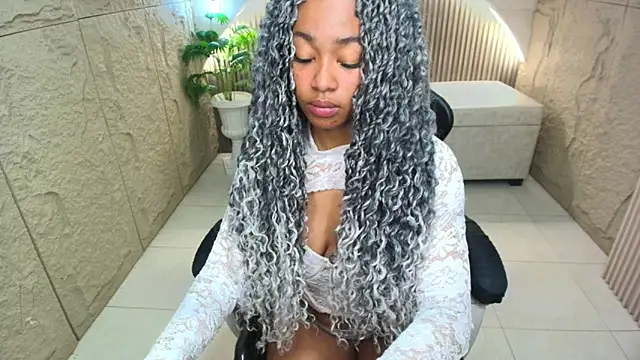 Snapshot of antonella__r_ chatting on June 6, 7:40 pm antonella r online show from June 6, 7:40 pm