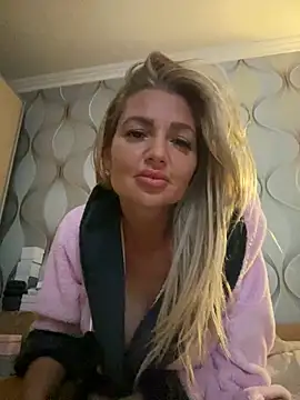 szexicicamica online show from June 7, 6:44 pm