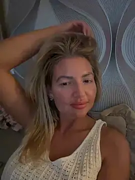 szexicicamica online show from June 11, 6:28 pm