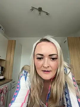 Snapshot of Alex-Blond chatting on June 17, 6:27 am Alex-Blond online show from June 17, 6:27 am