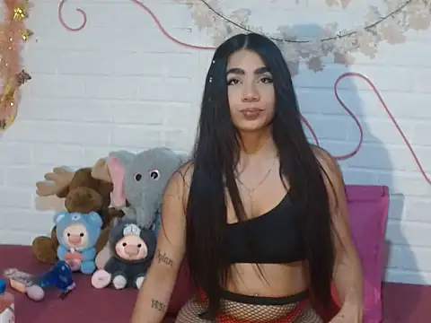 Snapshot of IreneSaez333 chatting on June 25, 5:06 pm IreneSaez333 online show from June 25, 5:06 pm