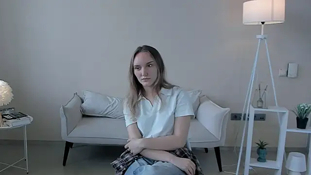 Snapshot of JenevaLitalien chatting on May 30, 10:23 am JenevaLitalien online show from May 30, 10:23 am