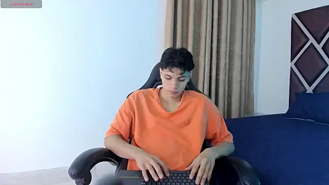 Ithan Hott online show from July 4, 3:45 am