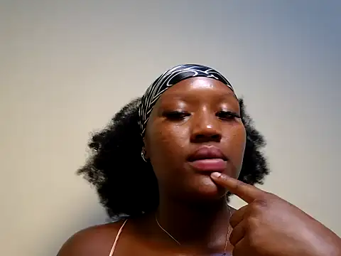 Snapshot of sexyroznnah chatting on June 25, 9:19 pm sexyroznnah online show from June 25, 9:19 pm
