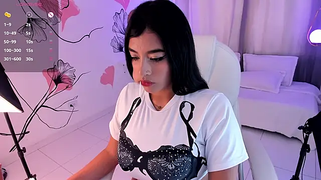Snapshot of brunette_noova chatting on June 6, 8:57 pm brunette noova online show from June 6, 8:57 pm