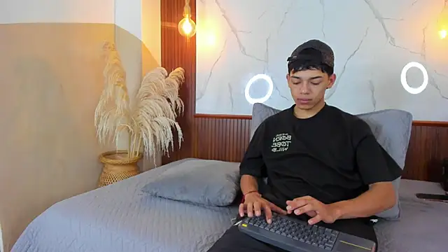 Vick and Pedro online show from June 16, 5:26 pm