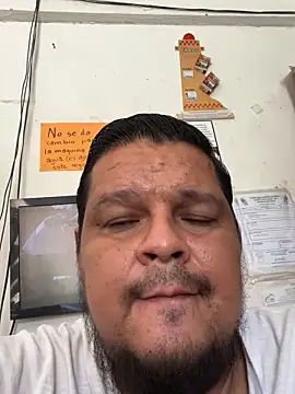 Snapshot of fercho25rv chatting on May 29, 9:57 pm fercho25rv online show from May 29, 9:57 pm