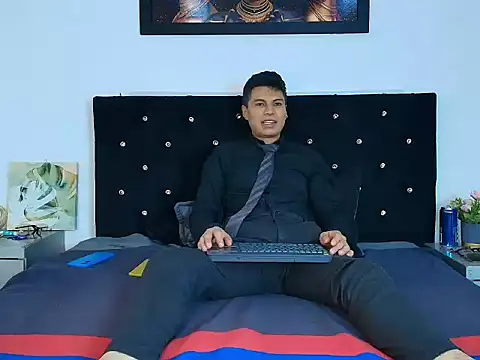 AquilesTaylor online show from June 25, 12:31 pm