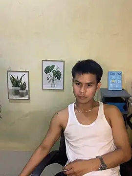 Snapshot of Asianboy_2000 chatting on May 31, 7:37 am Asianboy 2000 online show from May 31, 7:37 am