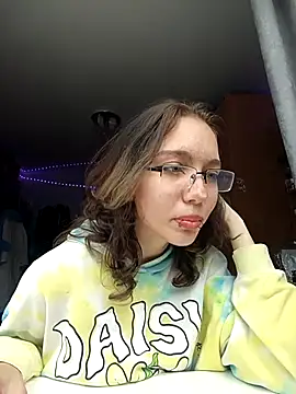 Snapshot of AliceCutness chatting on June 11, 2:53 am AliceCutness online show from June 11, 2:53 am