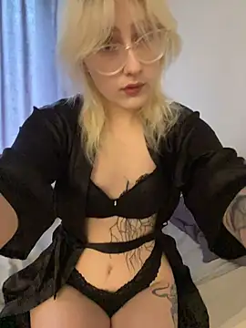 xp blondie online show from June 12, 1:43 pm
