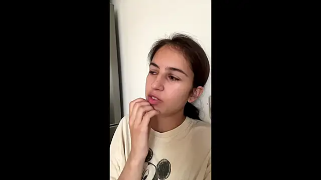 Snapshot of SindyKay chatting on June 16, 5:10 am SindyKay online show from June 16, 5:10 am