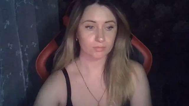 Snapshot of KiraKisskis chatting on May 30, 6:38 pm KiraKisskis online show from May 30, 6:38 pm