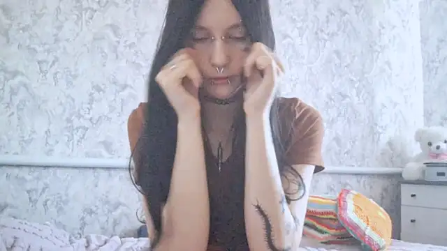 Snapshot of KrissyHiott chatting on June 22, 4:09 am KrissyHiott online show from June 22, 4:09 am
