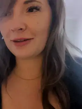 Snapshot of SirenZara chatting on May 30, 6:16 pm SirenZara online show from May 30, 6:16 pm