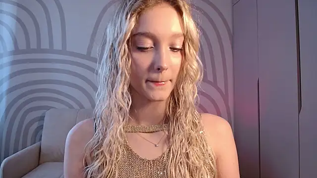 Snapshot of QueenSerenaa chatting on June 26, 9:14 am QueenSerenaa online show from June 26, 9:14 am
