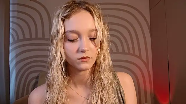 Snapshot of QueenSerenaa chatting on June 29, 3:23 pm QueenSerenaa online show from June 29, 3:23 pm