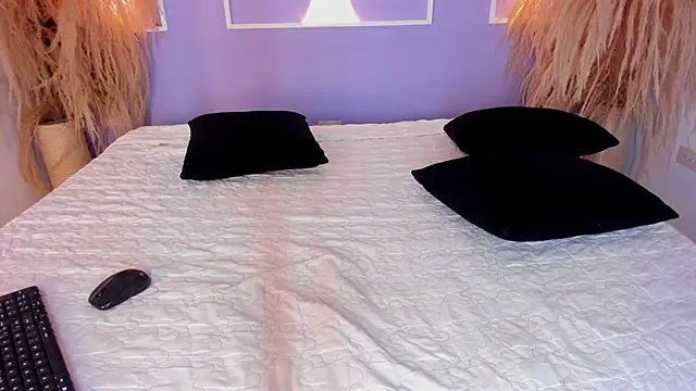 Haileyconnors  online show from June 12, 3:44 pm