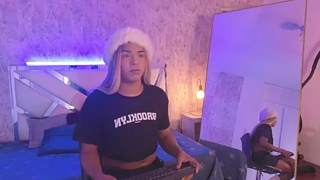 chloe bronze online show from July 15, 7:30 pm
