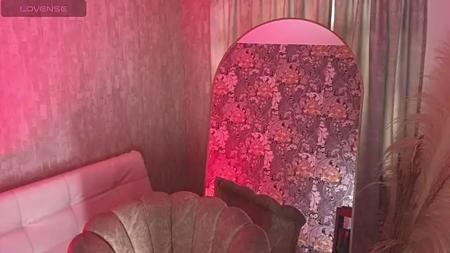 chloe bronze online show from July 24, 7:45 pm
