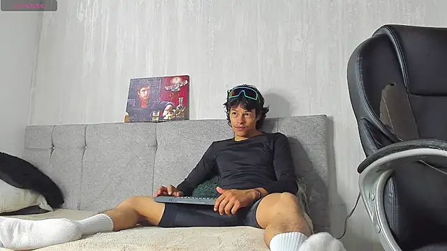 tommyhot7 online show from June 21, 7:16 pm