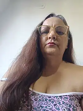 Snapshot of Your_Momy69 chatting on May 31, 1:40 pm Your Momy69 online show from May 31, 1:40 pm