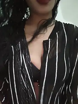 Simmy jaan online show from August 5, 5:16 pm