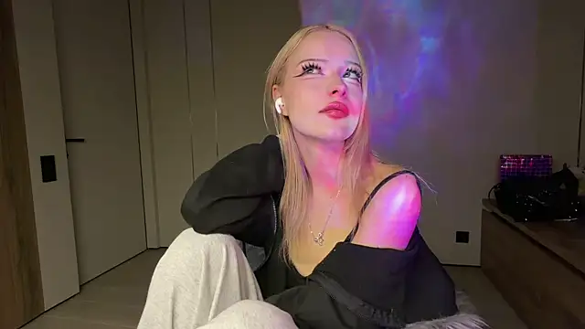 Snapshot of Anny_qte chatting on June 2, 5:48 pm Anny qte online show from June 2, 5:48 pm