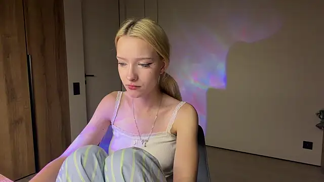 Snapshot of Anny_qte chatting on June 26, 7:18 pm Anny qte online show from June 26, 7:18 pm